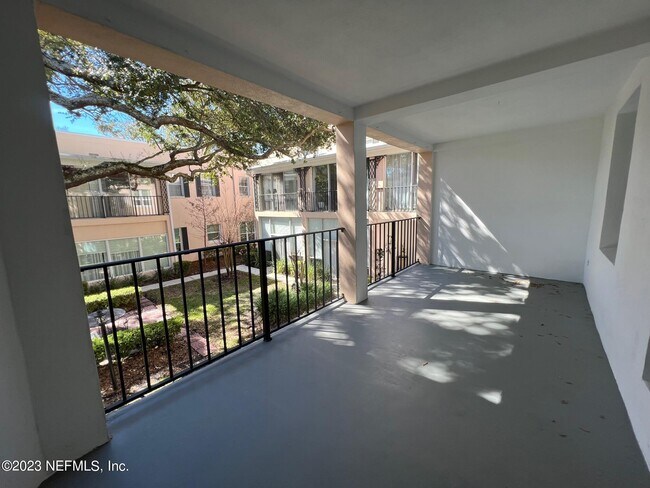 Building Photo - 2909 St Johns Ave