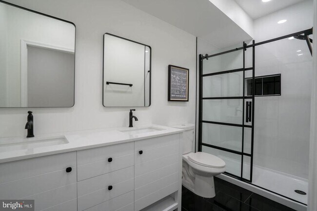 Building Photo - 8261 Tinsley Pl