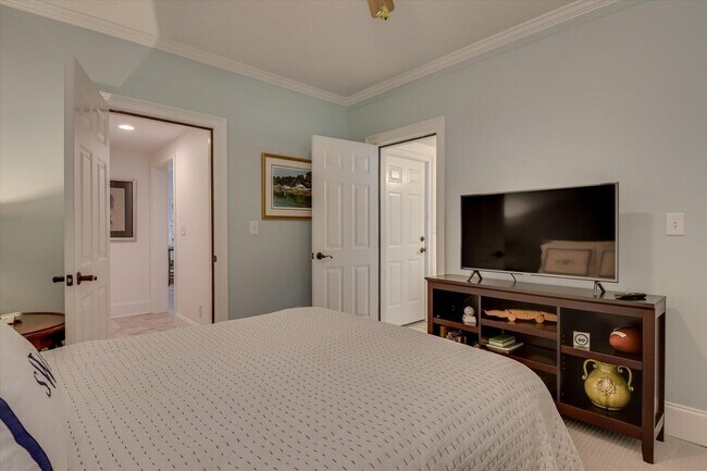 Building Photo - 501 John Fox's Run