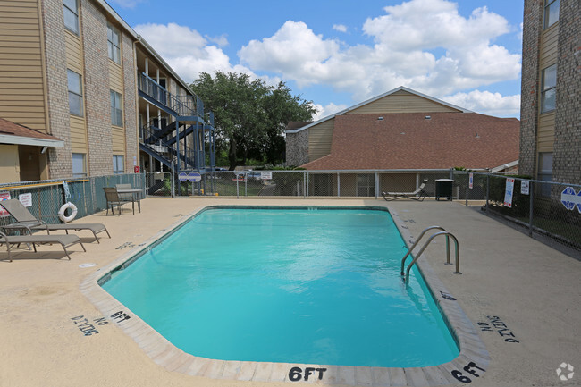 Southfork Apartments pool