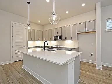 Building Photo - 5806 Rangeland Rd