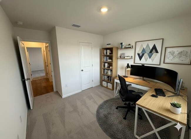 Building Photo - Four Bedroom/Two Bath - Summerdale