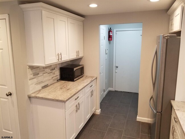 Building Photo - 161 E Wyoming Ave