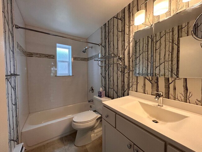 Building Photo - $0 DEPOSIT OPTION! BEAUTIFUL 1 BEDROOM CARRIAGE HOUSE IN THE HEART OF DENVER