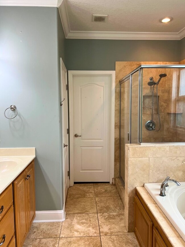 Building Photo - 3/2 in the desirable Laurel Island neighbo...
