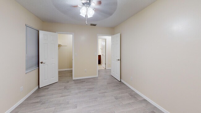 Building Photo - 680 Roger Sherman St