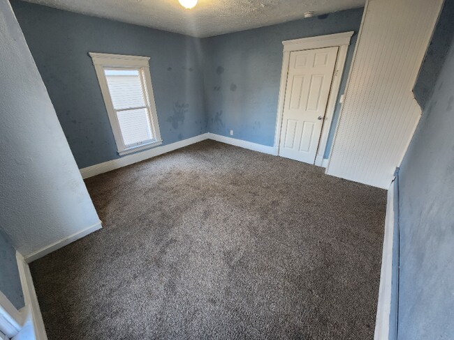 Building Photo - 214 E Belmont St