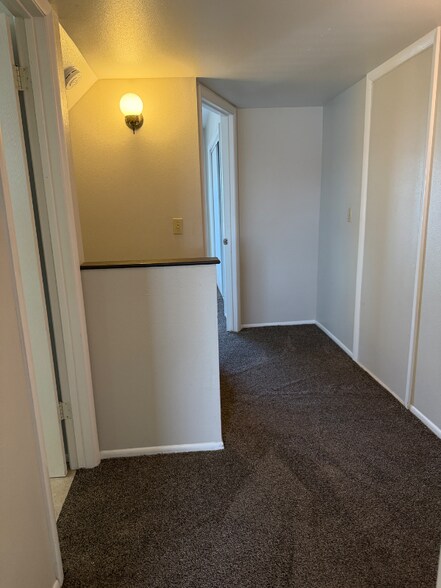 Building Photo - 121 E 14th Pl