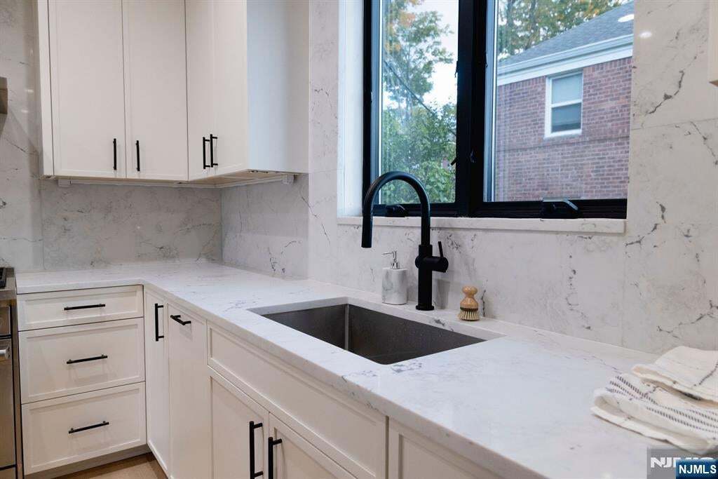 Building Photo - 401 Grand Ave