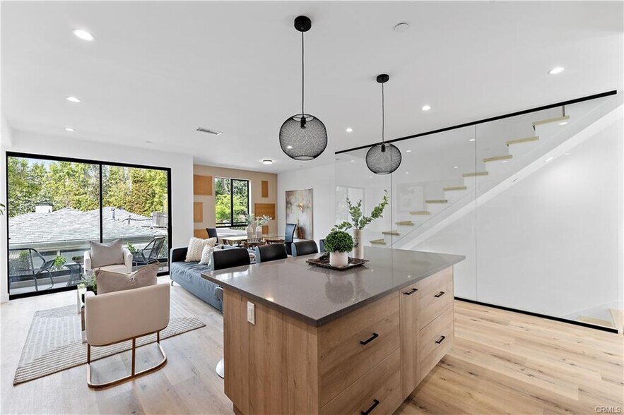 Building Photo - 11857 W Flower Ln