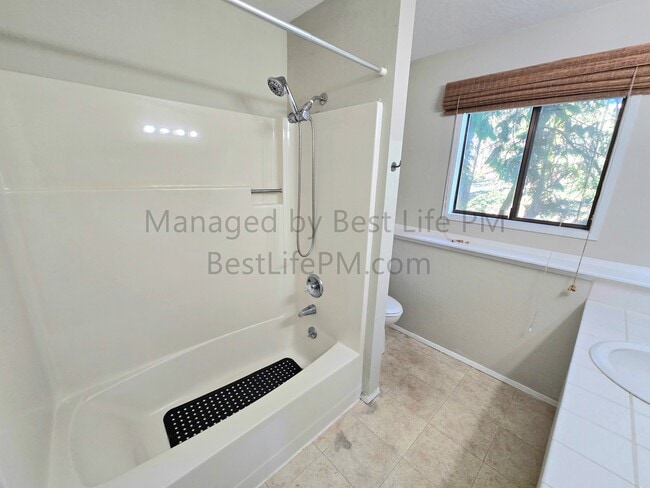 Building Photo - 9 Mountain Cir