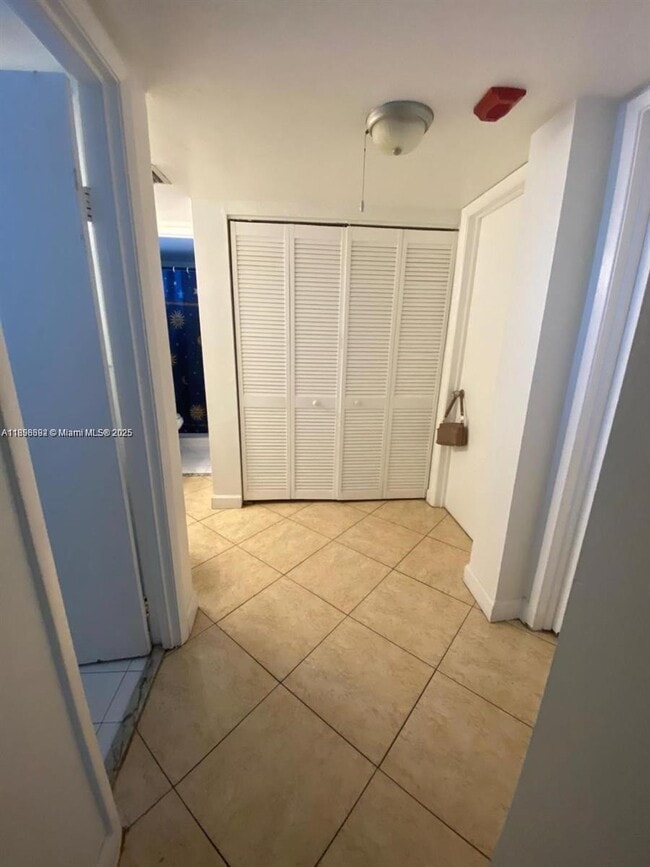 Building Photo - 310 Fontainebleau Blvd