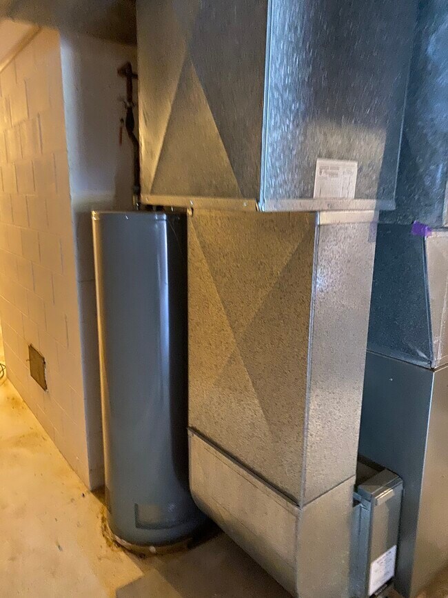 Building Photo - 1700 Manchester Ave NW