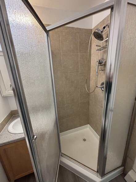 Walk-In Shower - 941 Main St