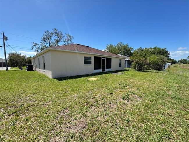 Building Photo - 725 Pelican Ct
