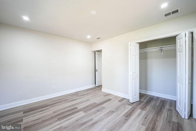 Building Photo - 8665 Center Rd