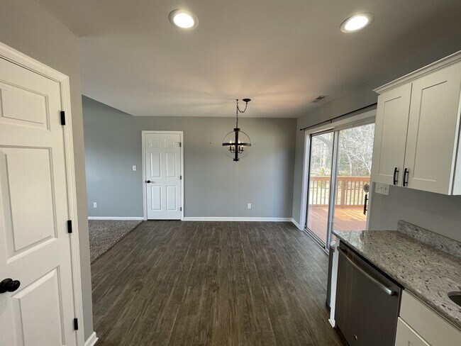 Building Photo - 1331 Middleneck Dr