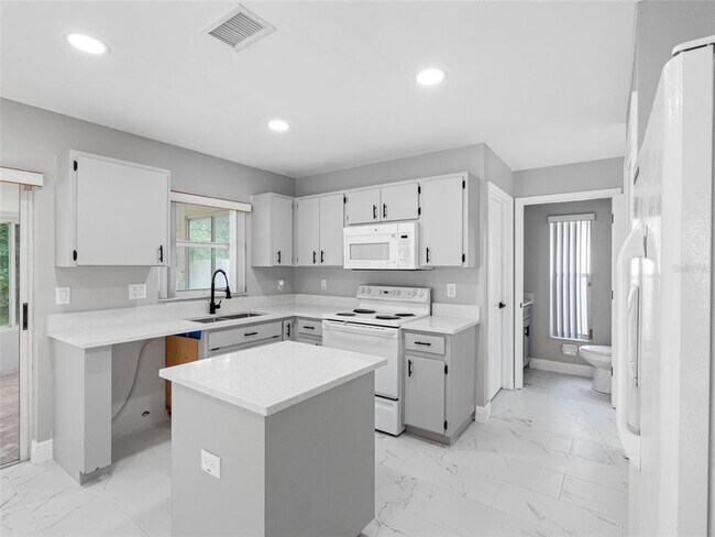 Building Photo - 8841 Key W Cir