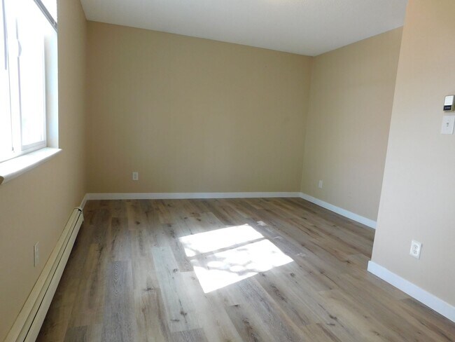 Building Photo - Tri-Level in Clifton COMING SOON!!!