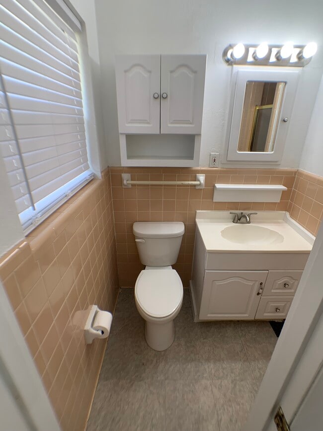 Building Photo - 707 N Lane Wells Dr