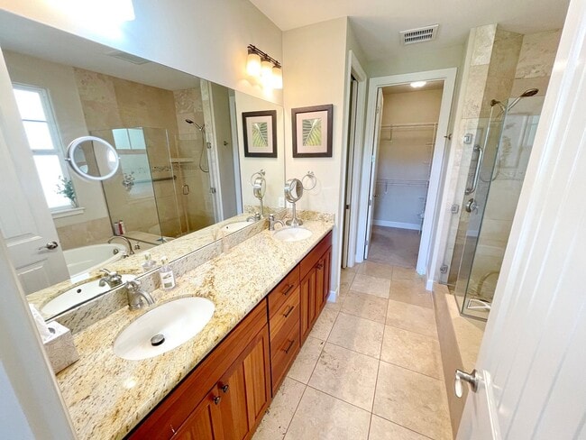 Building Photo - Luxury Island Living in Hokulani Golf Vill...
