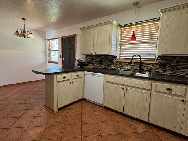 Building Photo - 4823 SE Tattershall Way