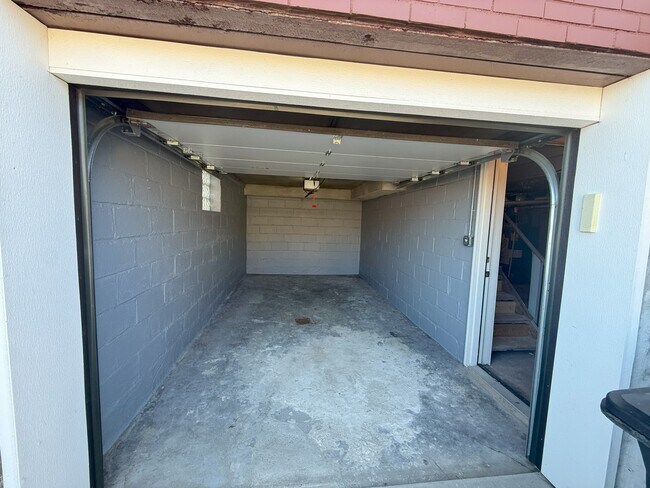 Building Photo - 1430 Simona Dr