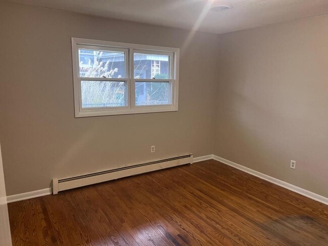 Building Photo - 913 Curtis Ave