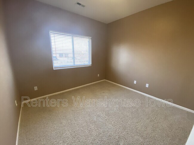 Building Photo - 1340 SE Florence Dr