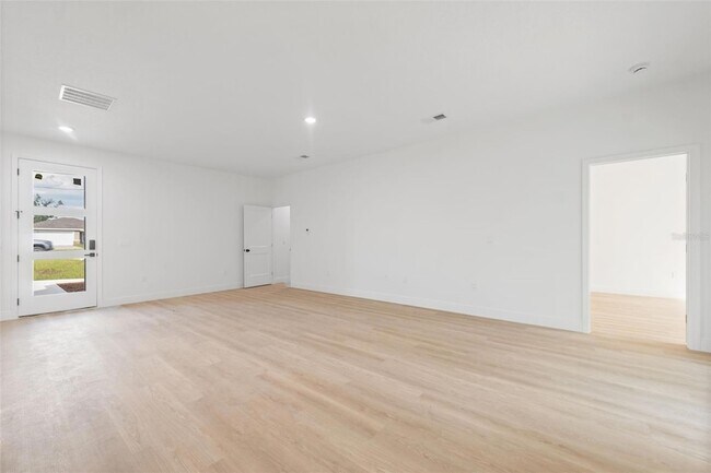 Building Photo - 746 Marion Oaks Manor