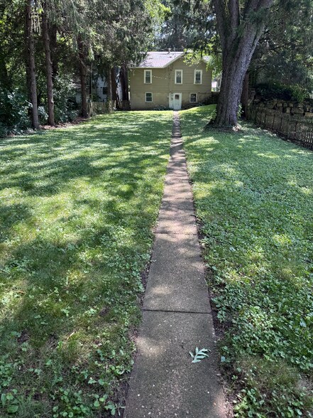 Building Photo - 116 Sioux Dr