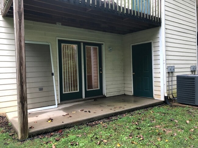 Building Photo - Great Location Black Mountain Apartment