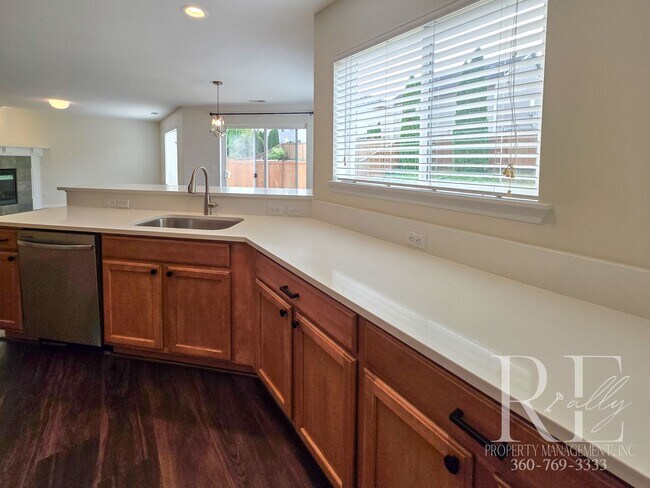 Building Photo - Spacious Port Orchard Home with Garage, Fu...