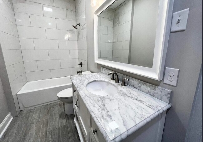 Building Photo - 209 S Fulton St