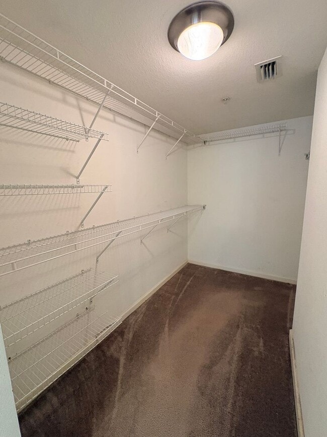 Building Photo - 2/2 Condo for Rent in Fort Myers