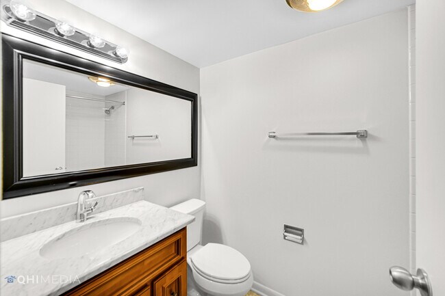 Building Photo - 111 S Baybrook Dr