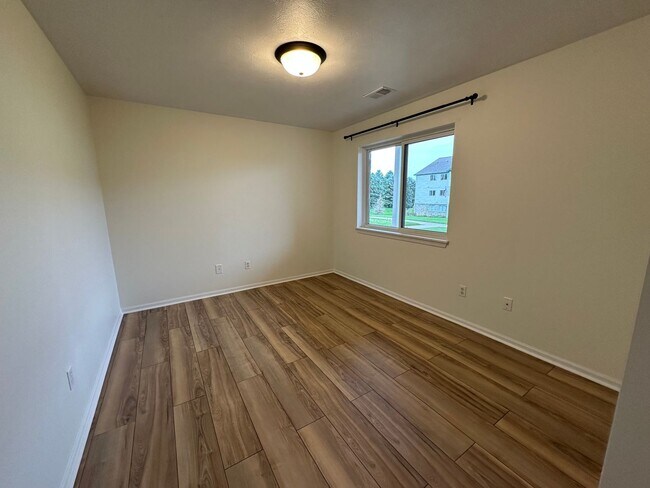 Building Photo - Caledonia Condo! Two Bedroom - Two Full Ba...