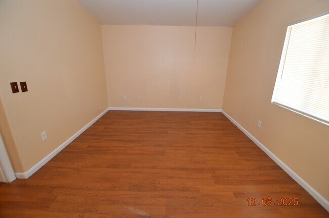 Building Photo - 604 Princess Ave