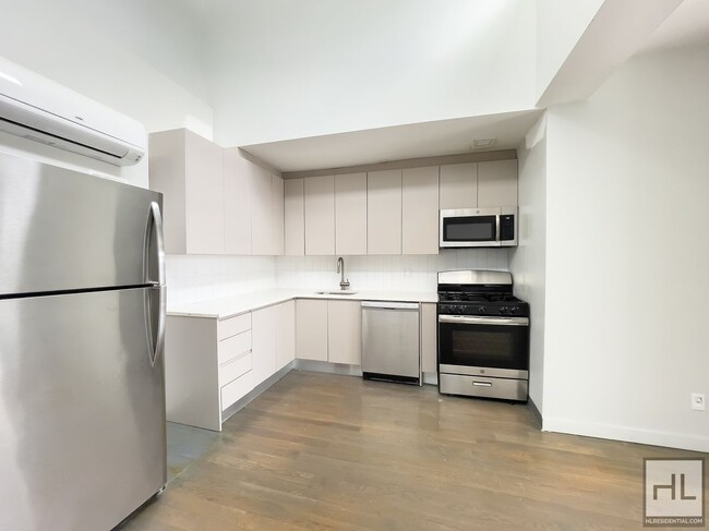 Building Photo - Bushwick Avenue / Expansive Spacious 2 Bed...