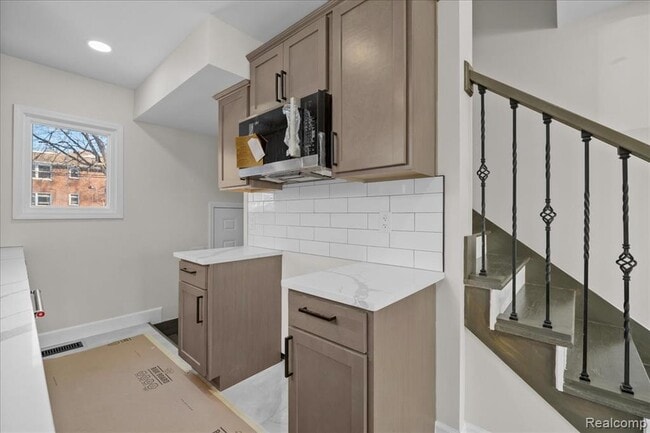 Building Photo - 16200 Parkside St