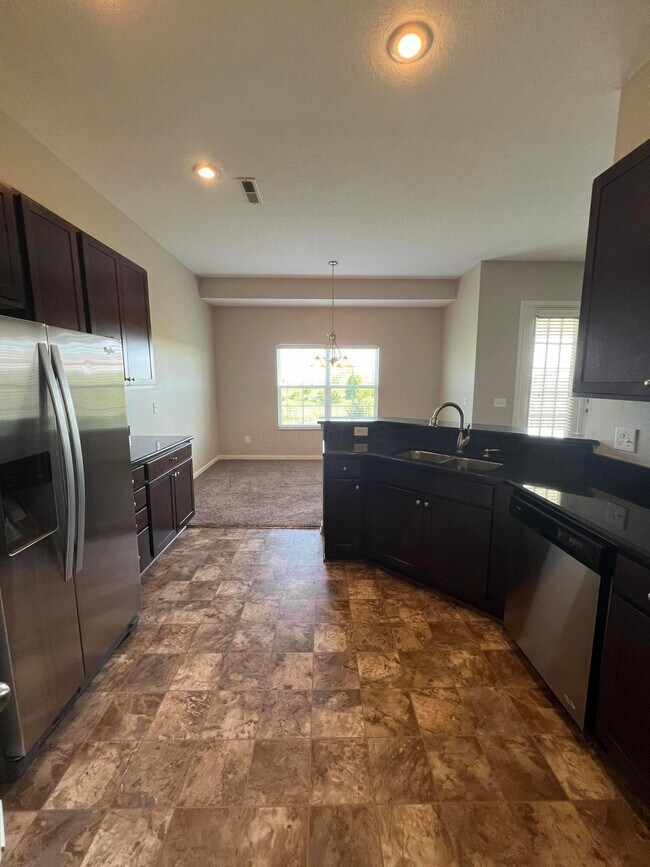 Building Photo - 3203 Rossmore Cir