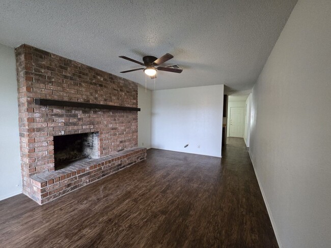 Building Photo - 2418 Paul Revere St