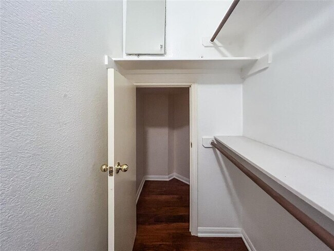 Building Photo - 6002 Salcon Cliff Dr