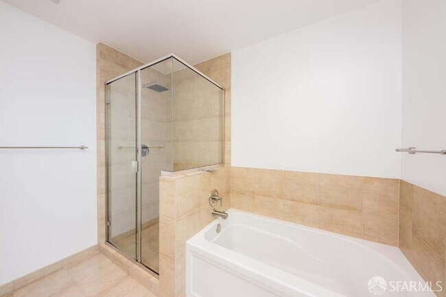 Building Photo - 425 1st St