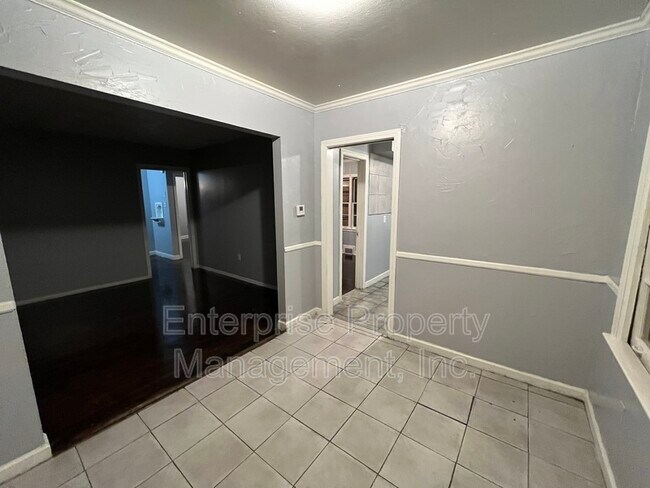 Building Photo - 1848 Woodburn Dr
