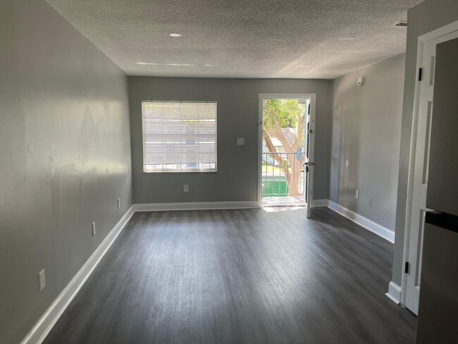 Building Photo - 14323 Lucerne Dr