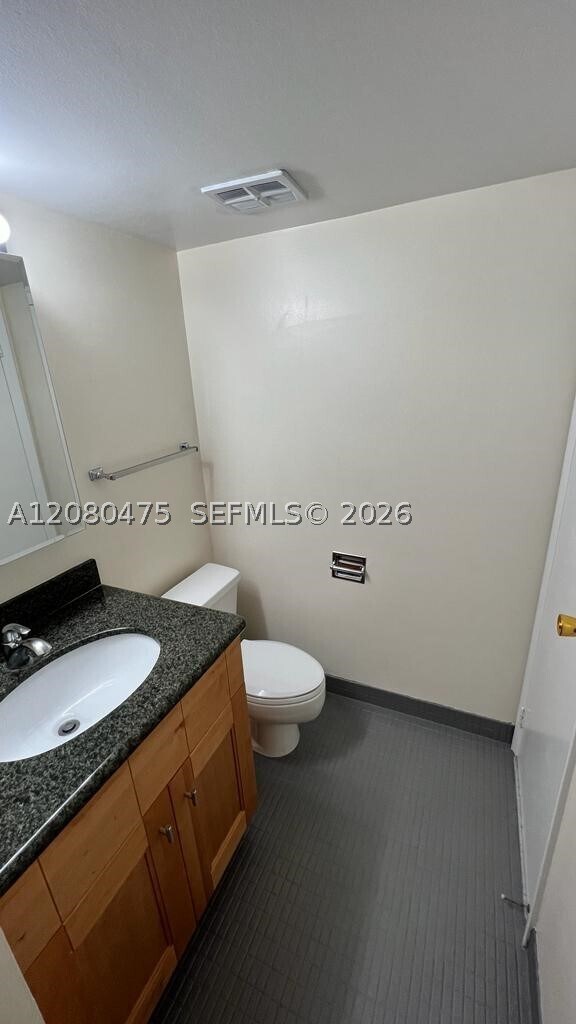 Building Photo - 20500 W Country Club Dr