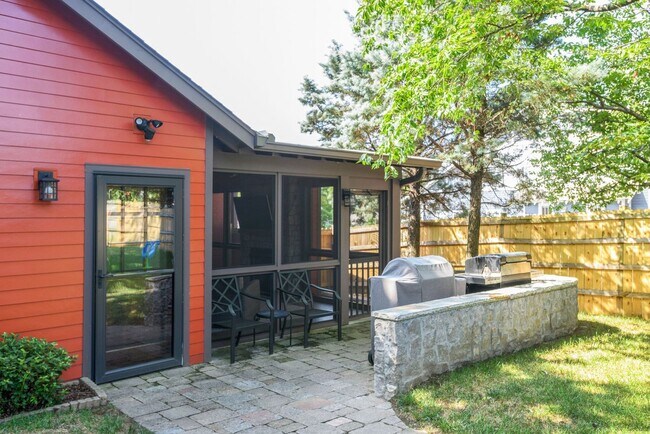 Building Photo - Renovated Historic 4 Bedroom Home w/ Two Car Garage in East Nashville