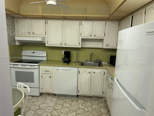 Building Photo - 410 SE 2nd St