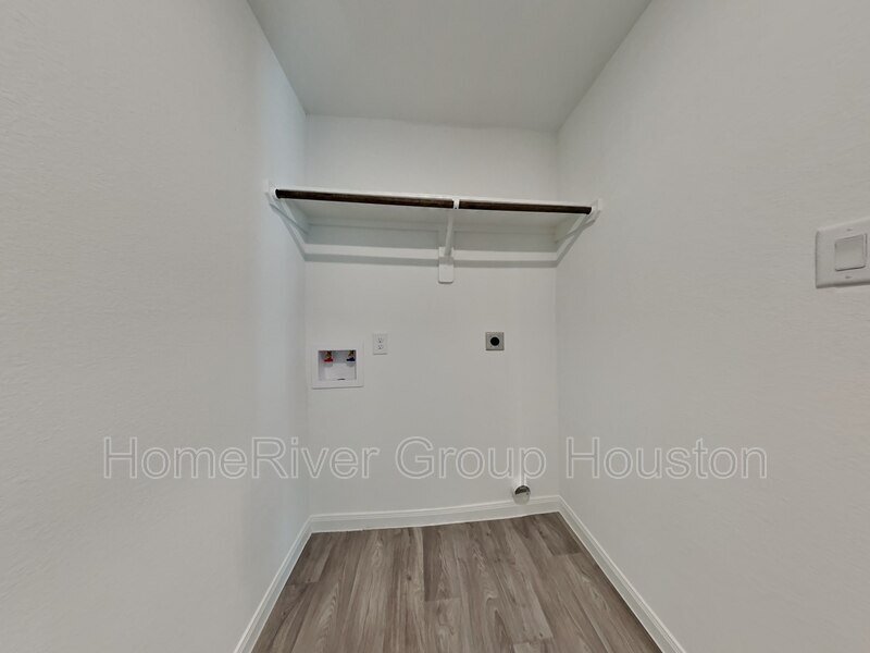 Building Photo - 18 Rd 5117